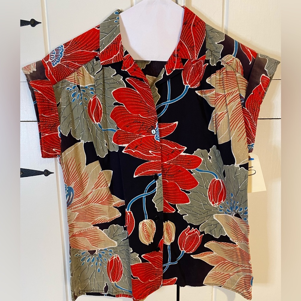 …Vintage Susan Burrowes short-sleeved vibrant floral button-down blouse. Small.